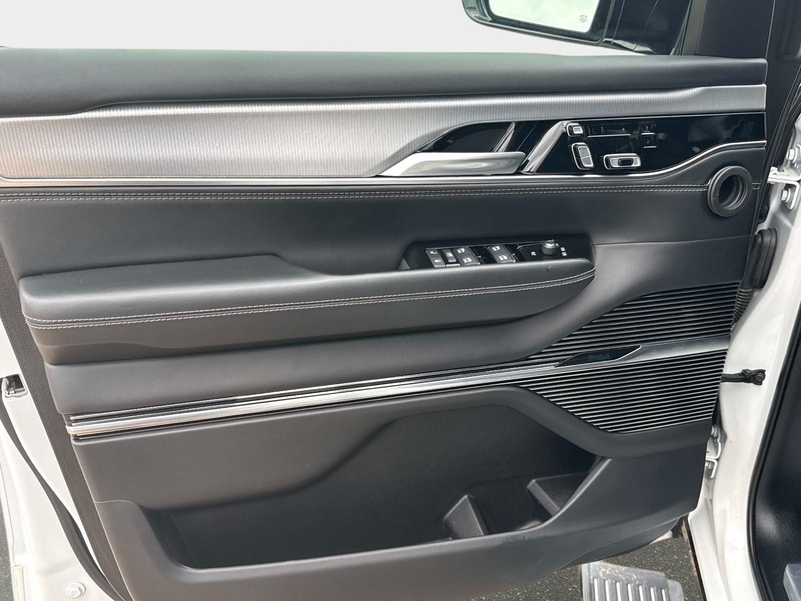 2023 Jeep Grand Wagoneer L Series II