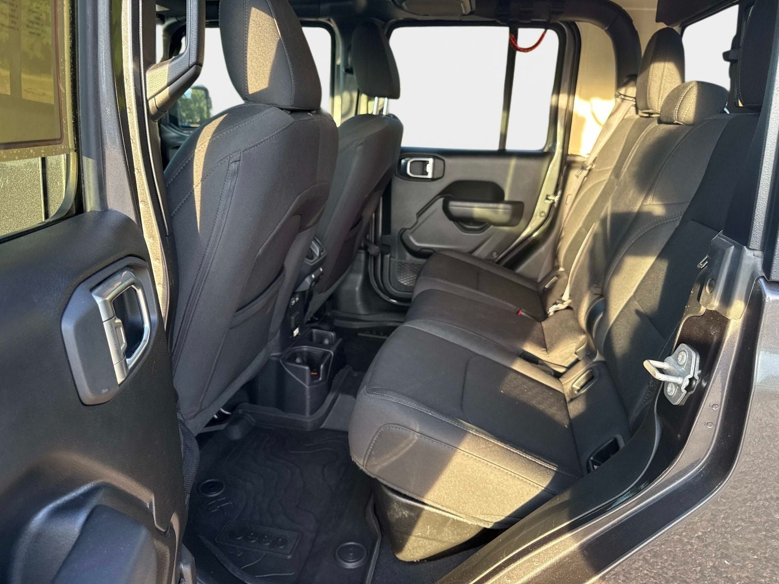 2022 Jeep Gladiator Sport