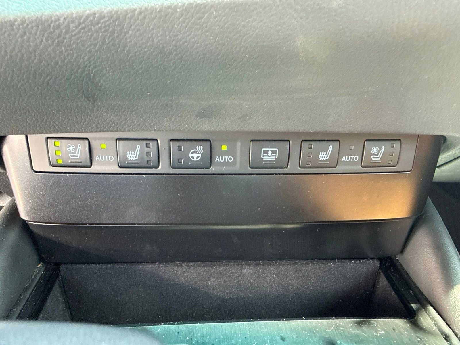 2024 Lexus ES 300h Ultra Luxury