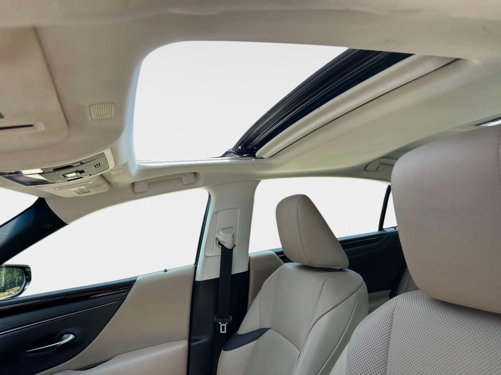 2024 Lexus ES 300h Ultra Luxury