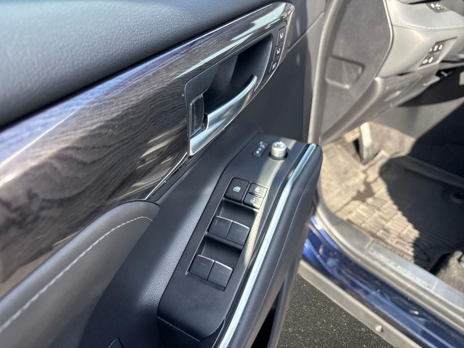 2023 Toyota Highlander Hybrid Platinum