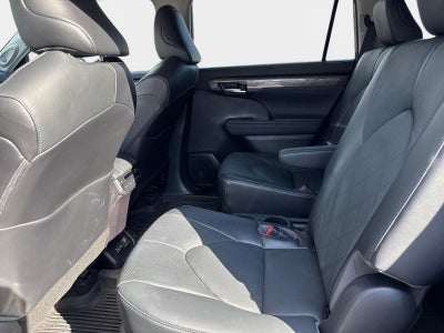 2023 Toyota Highlander Hybrid Platinum