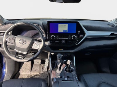 2023 Toyota Highlander Hybrid Platinum