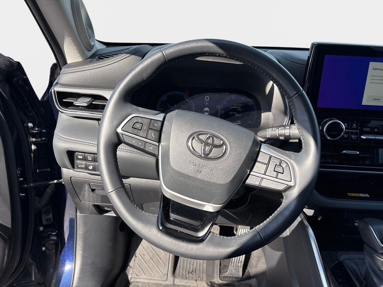 2023 Toyota Highlander Hybrid Platinum