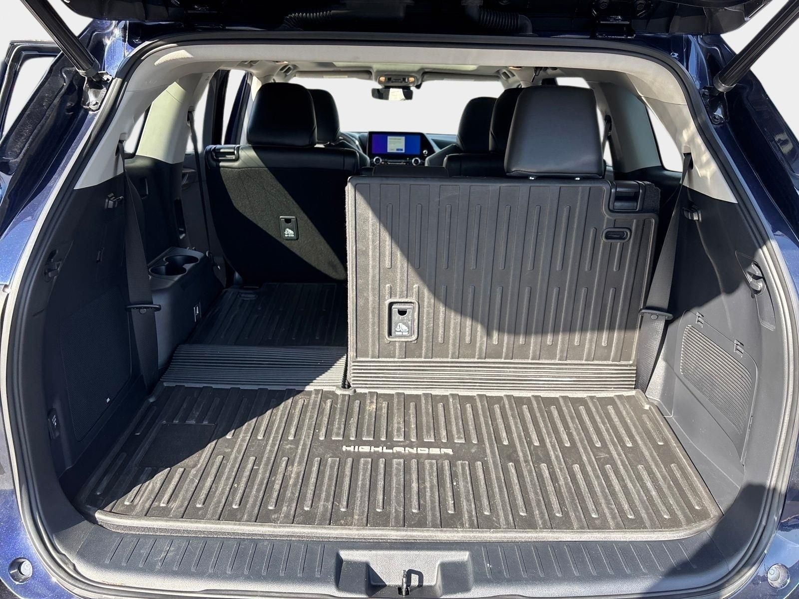 2023 Toyota Highlander Hybrid Platinum