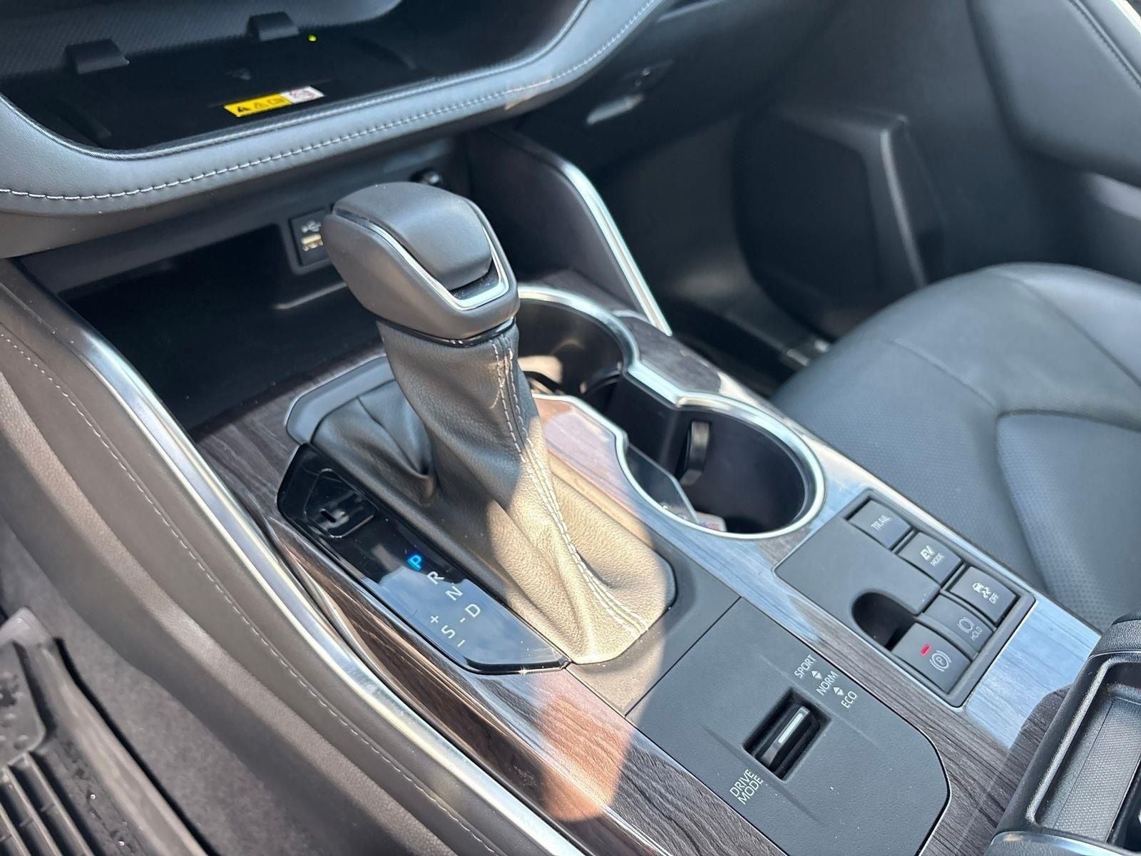 2023 Toyota Highlander Hybrid Platinum