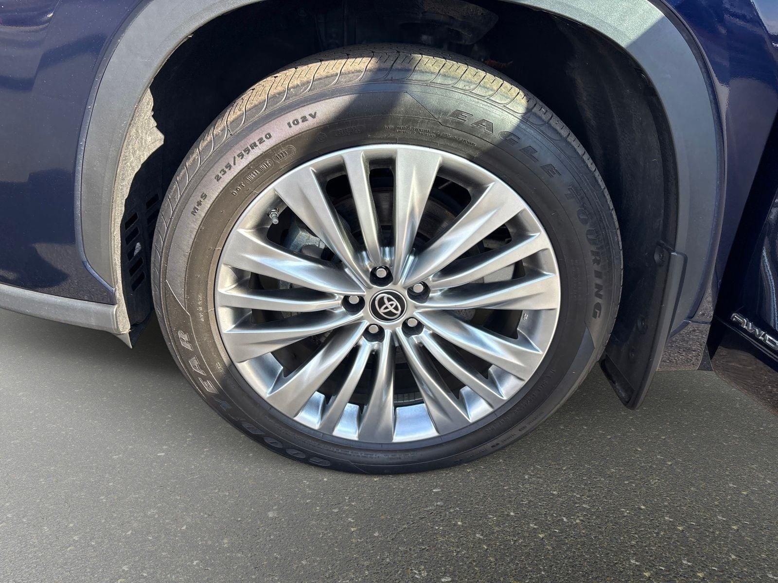 2023 Toyota Highlander Hybrid Platinum