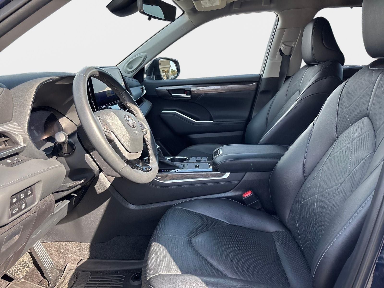 2023 Toyota Highlander Hybrid Platinum