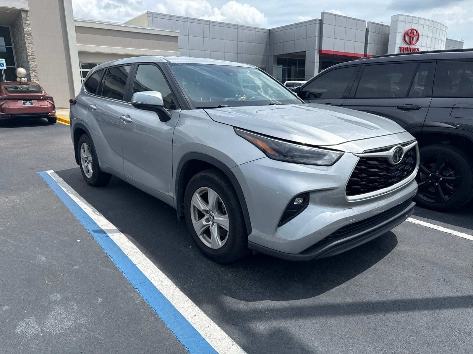 2023 Toyota Highlander LE