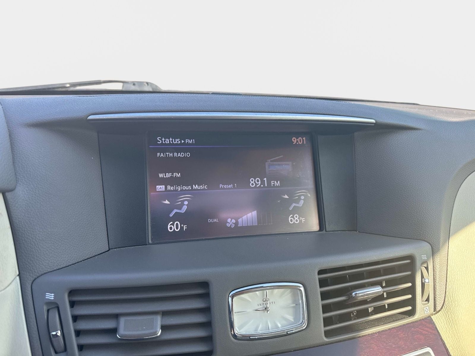 2015 INFINITI Q70 3.7