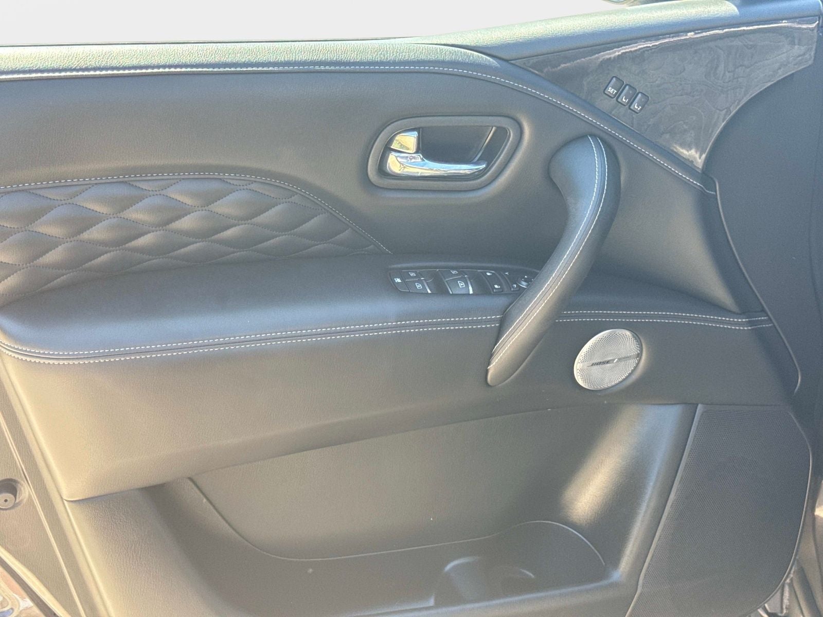 2023 INFINITI QX80 Sensory