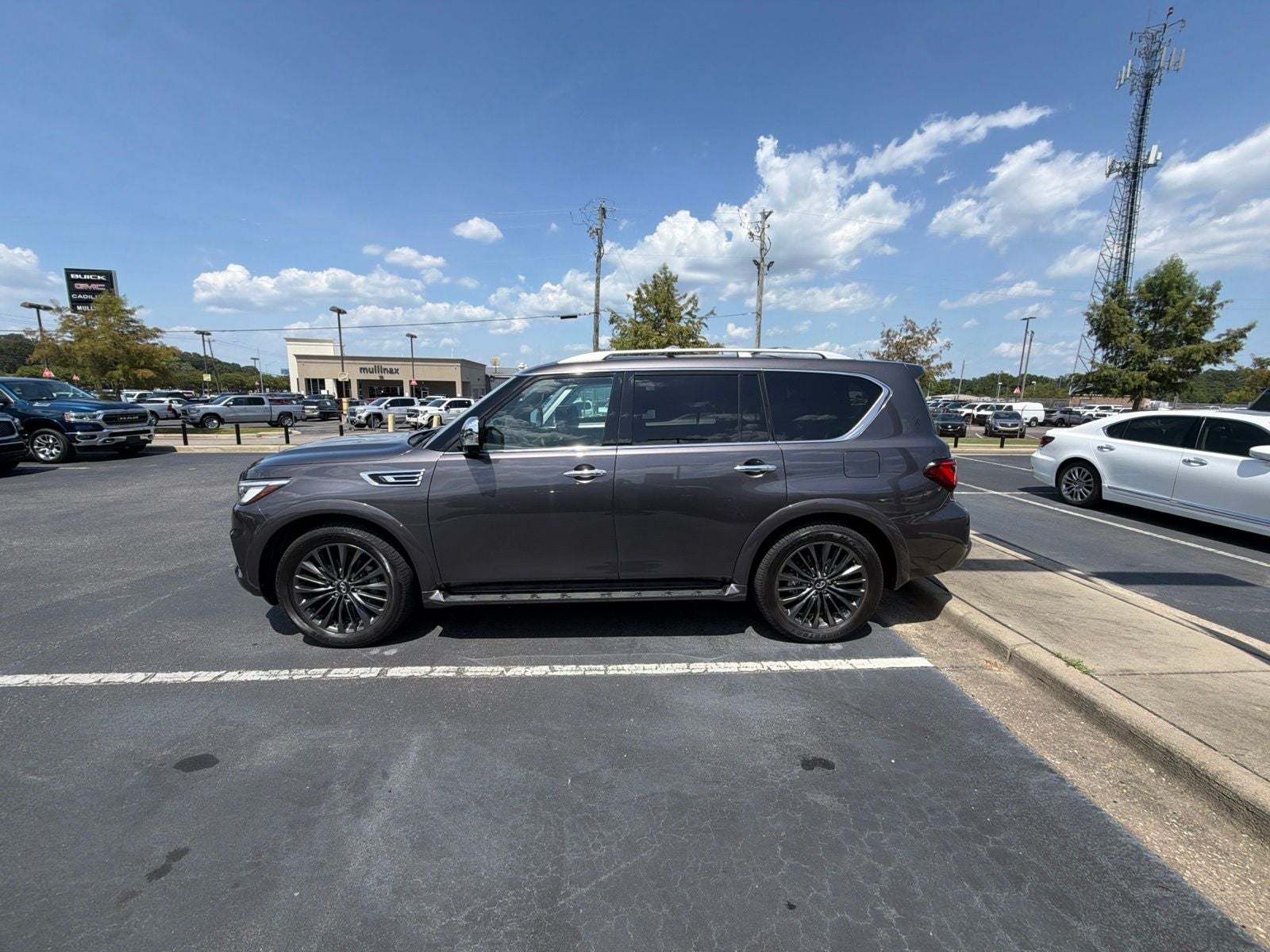 2023 INFINITI QX80 Sensory