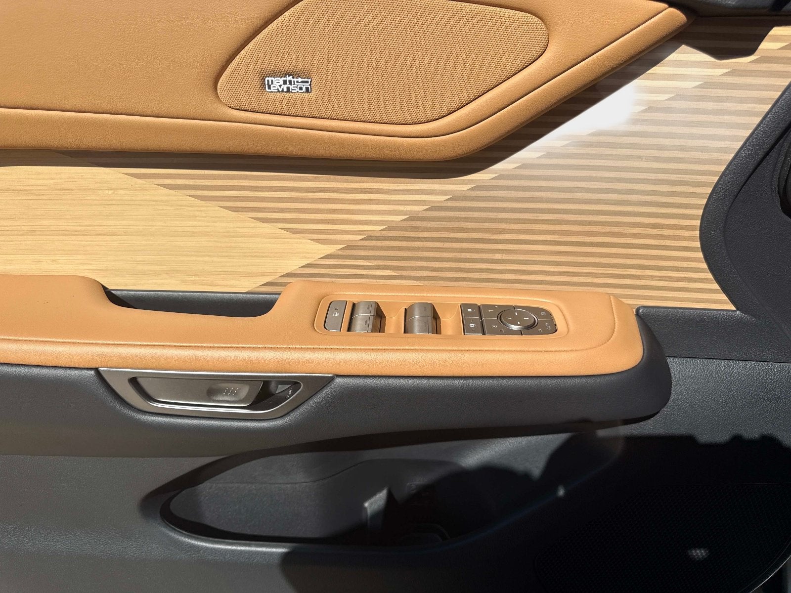 2026 Lexus ES 350e Luxury