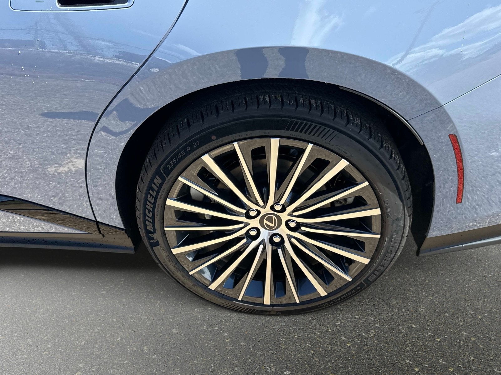 2026 Lexus ES 350e Luxury