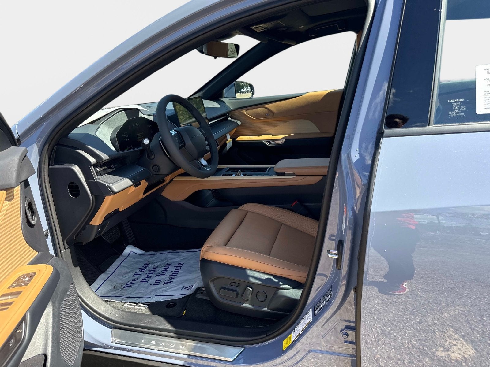 2026 Lexus ES 350e Luxury