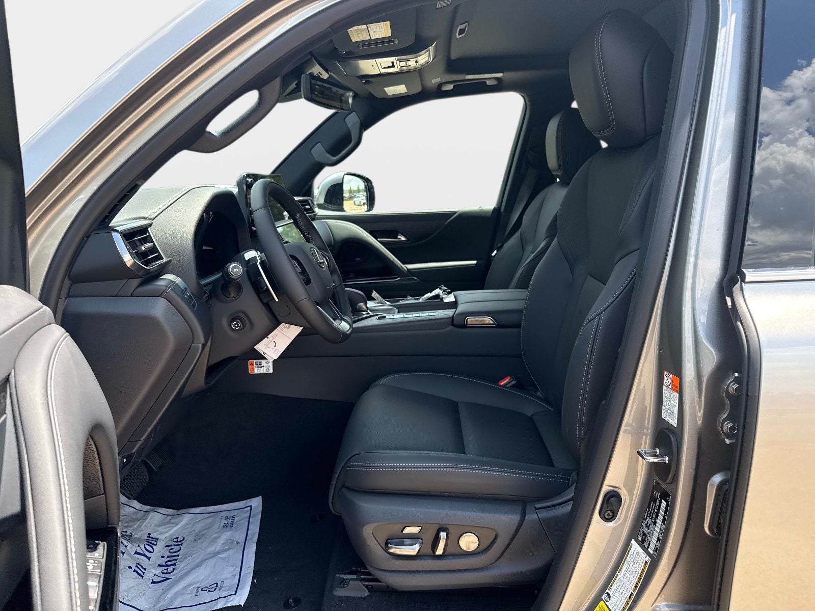 2026 Lexus LX 700h Luxury
