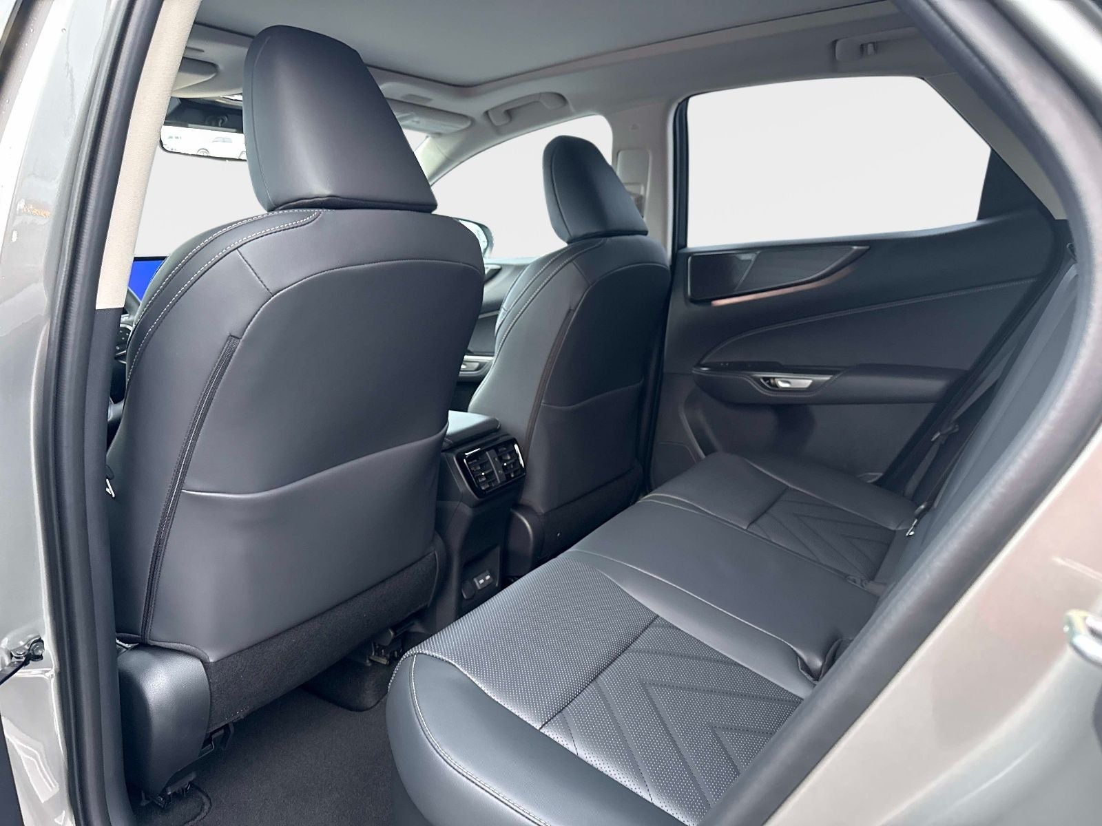 2026 Lexus NX 450h+ Luxury