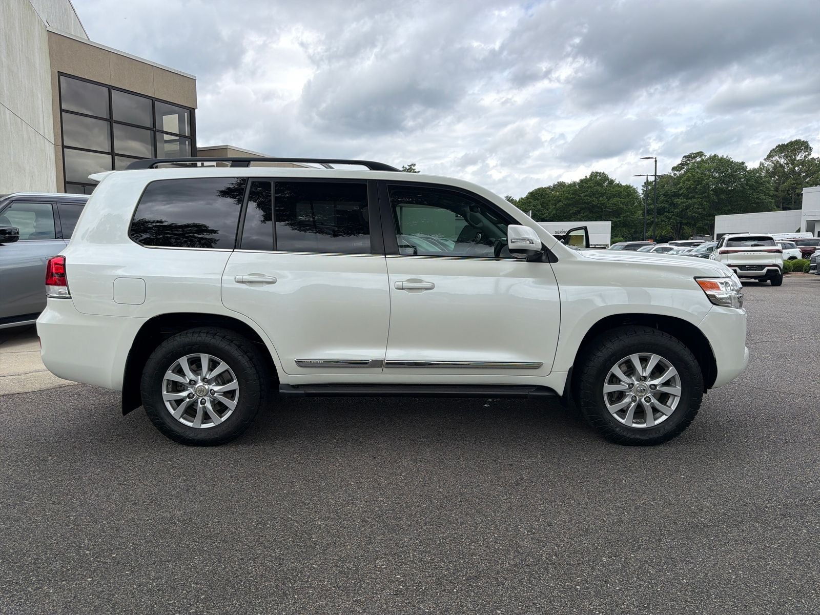 2018 Toyota Land Cruiser Base