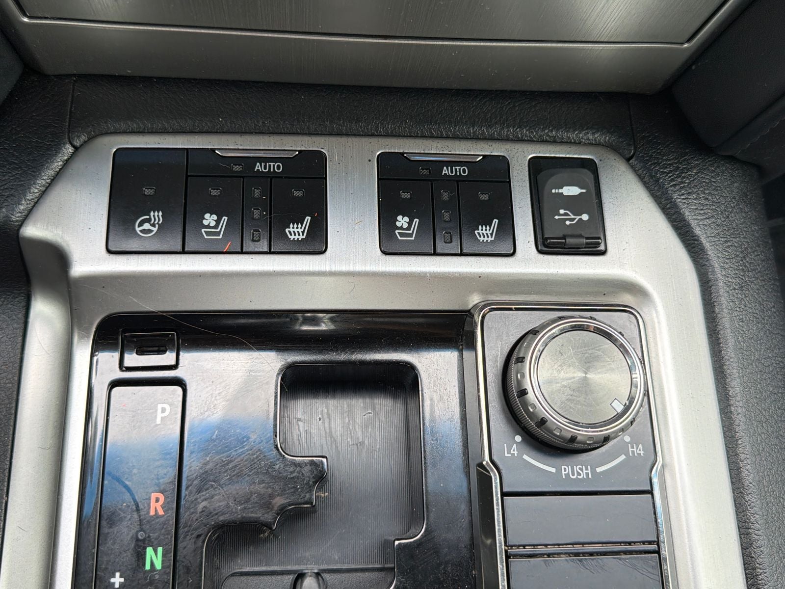 2018 Toyota Land Cruiser Base