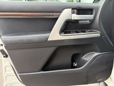 2018 Toyota Land Cruiser Base
