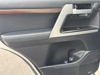 2018 Toyota Land Cruiser Base