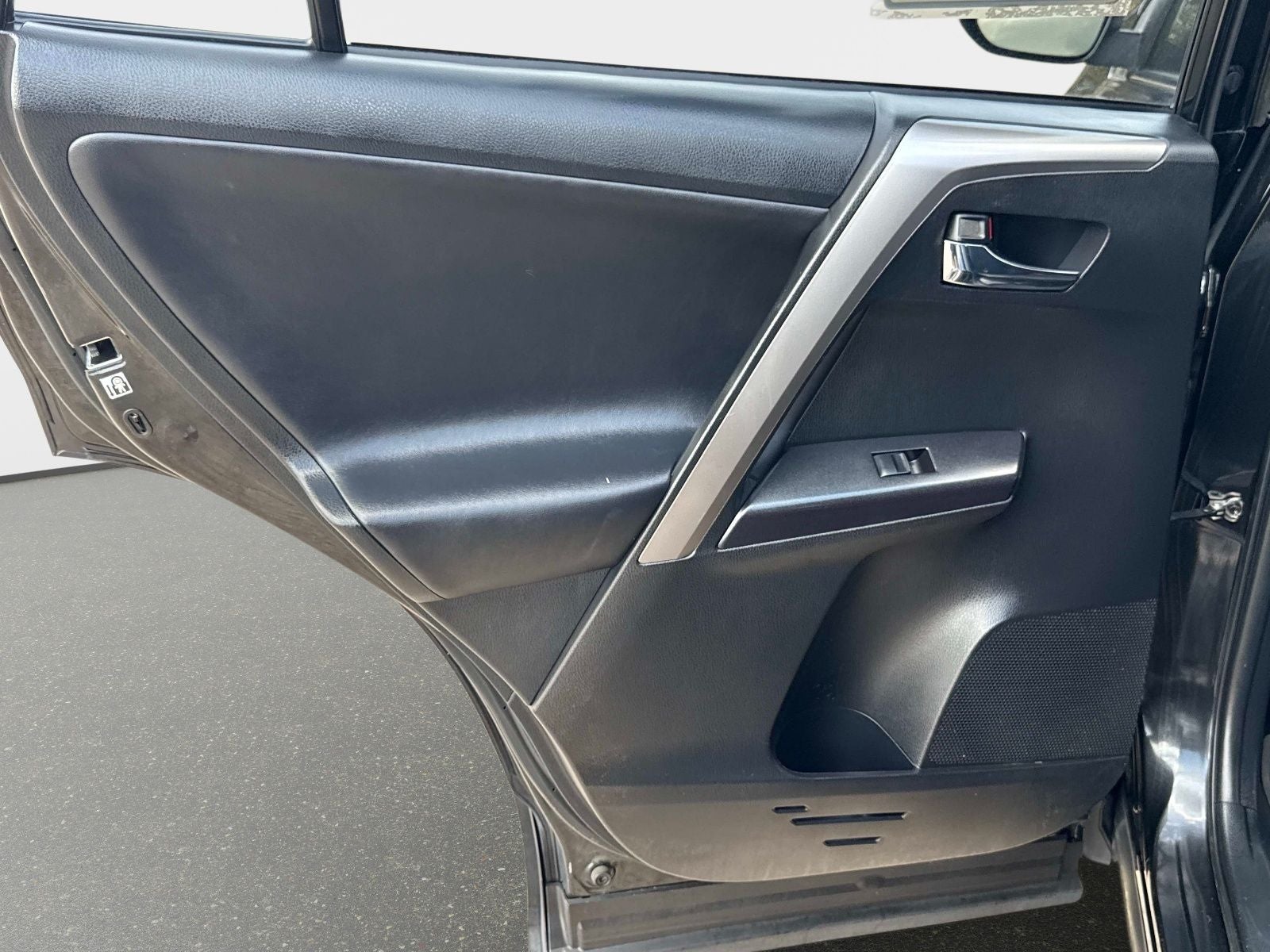 2016 Toyota RAV4 Hybrid XLE
