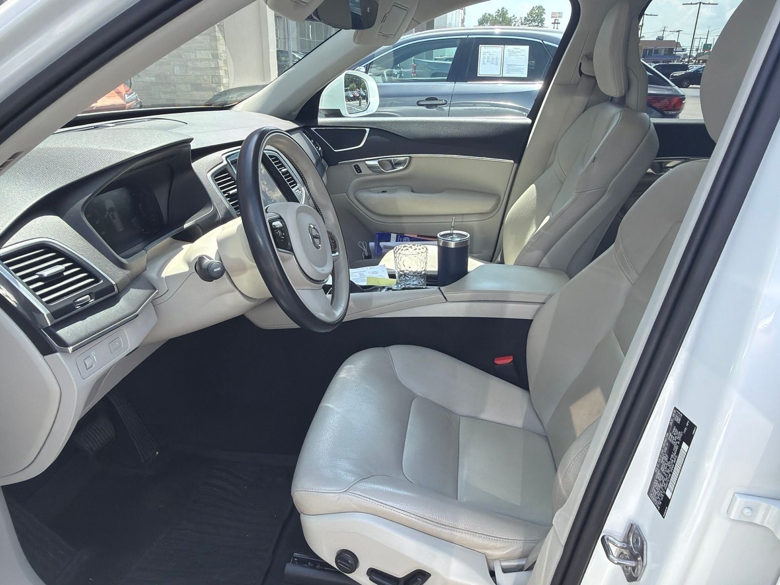 2020 Volvo XC90 T6 Momentum