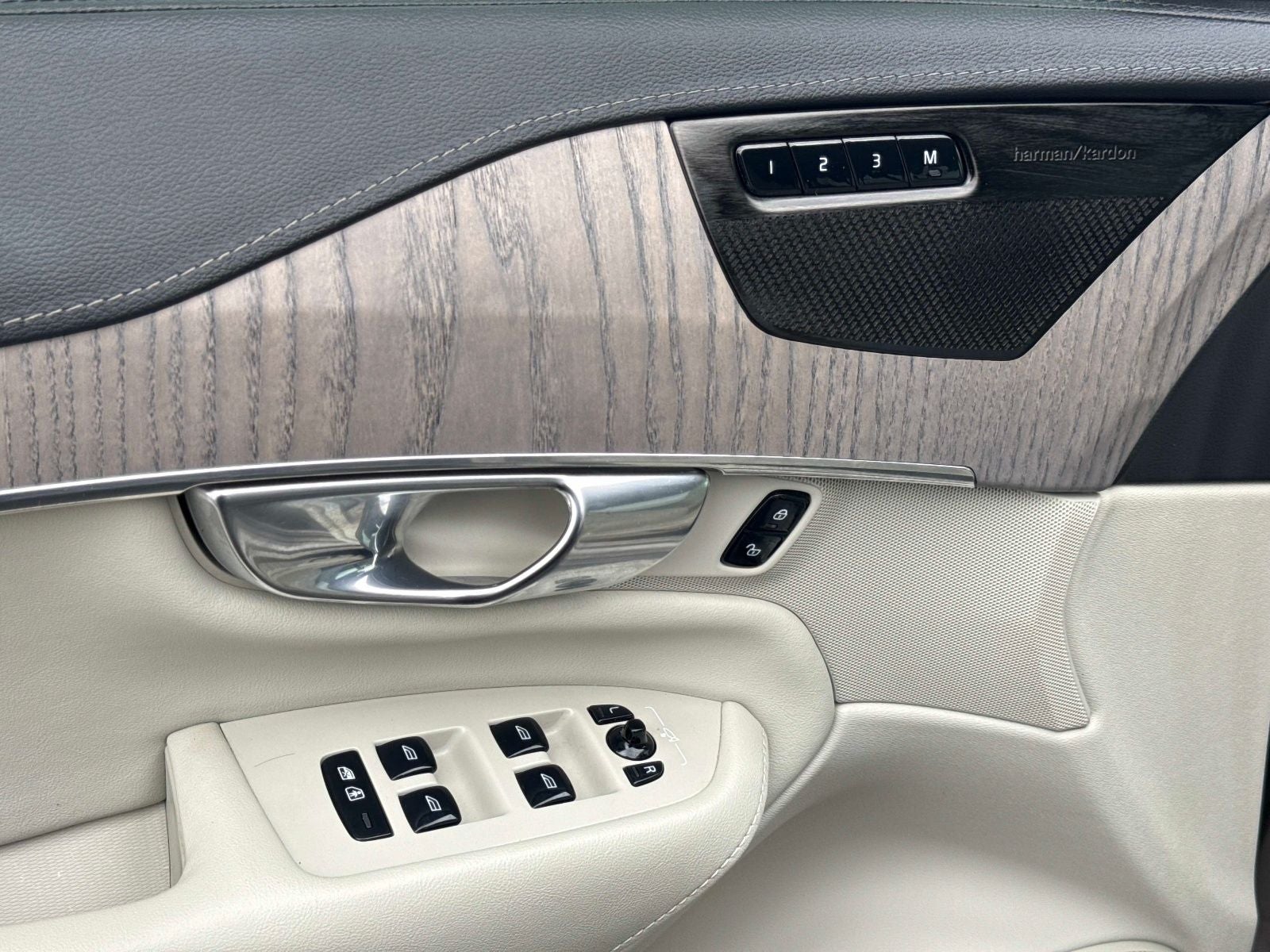 2022 Volvo XC90 T6 Inscription