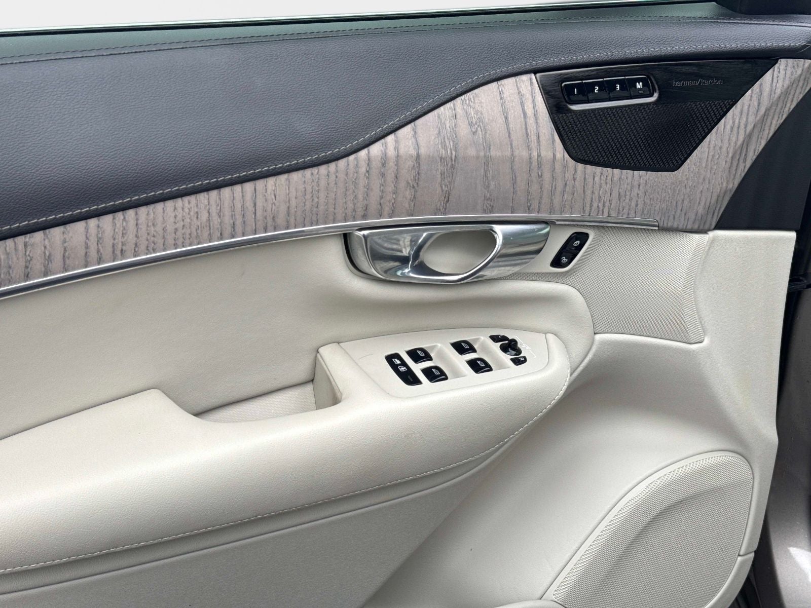 2022 Volvo XC90 T6 Inscription