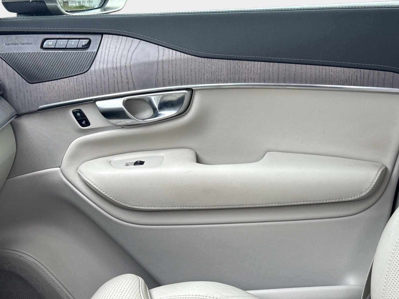 2022 Volvo XC90 T6 Inscription