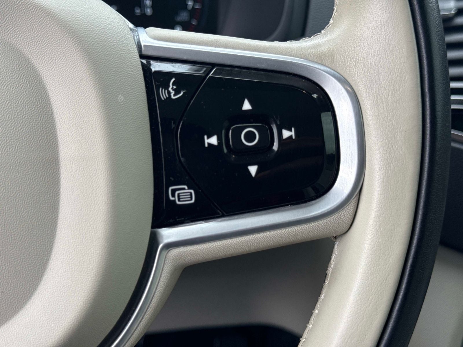 2022 Volvo XC90 T6 Inscription