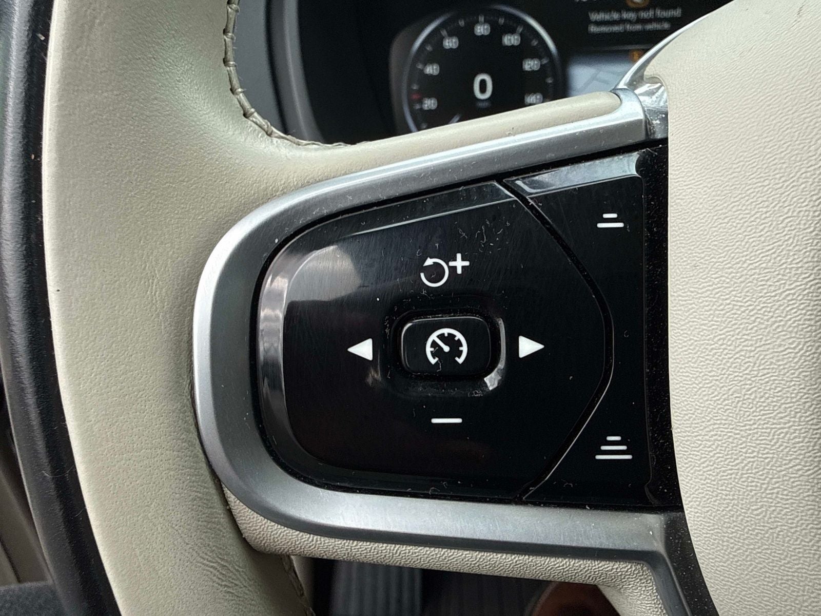 2022 Volvo XC90 T6 Inscription