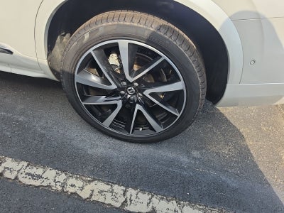 2023 Volvo XC90 B5 Plus