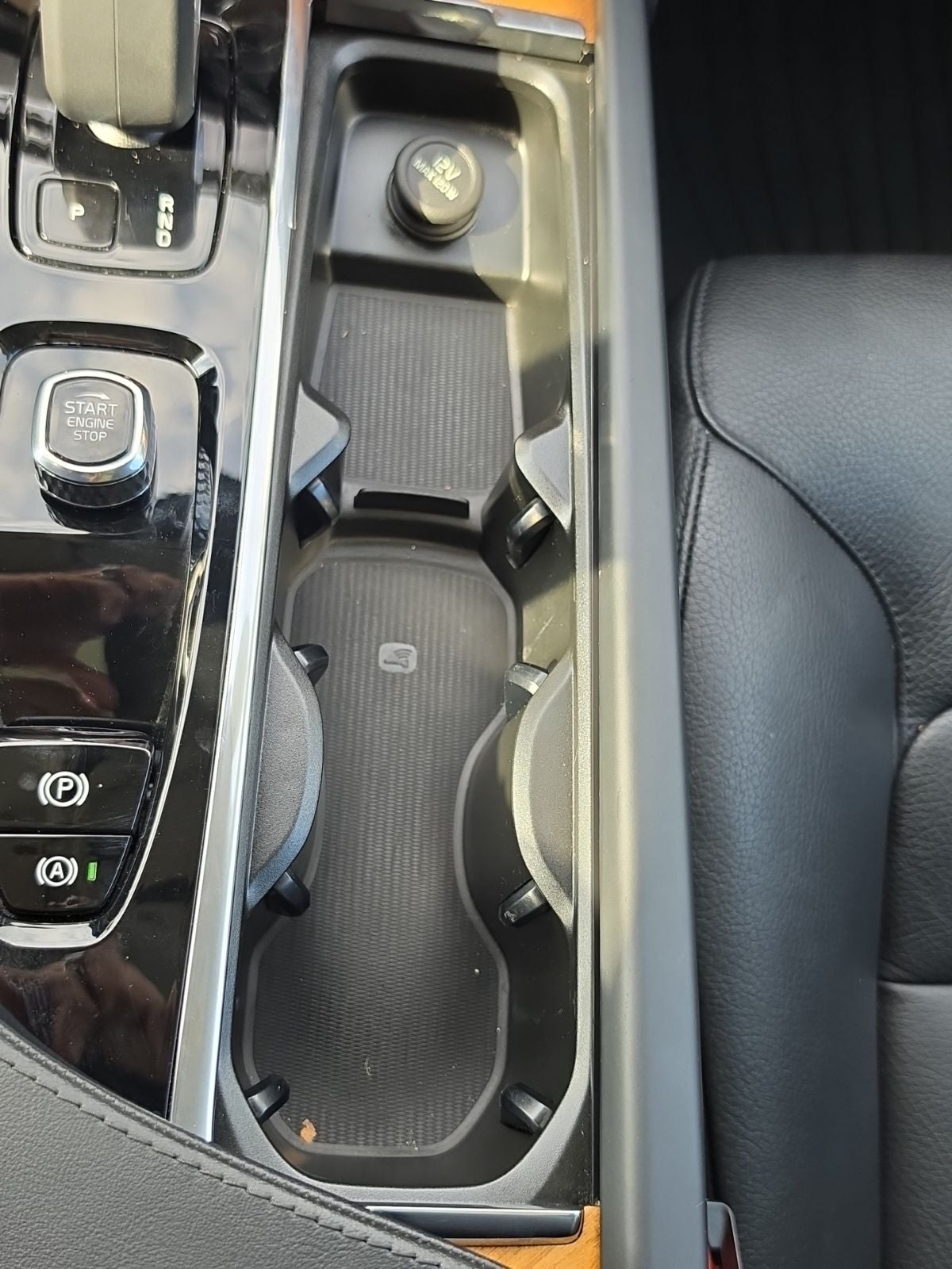 2023 Volvo XC90 B5 Plus