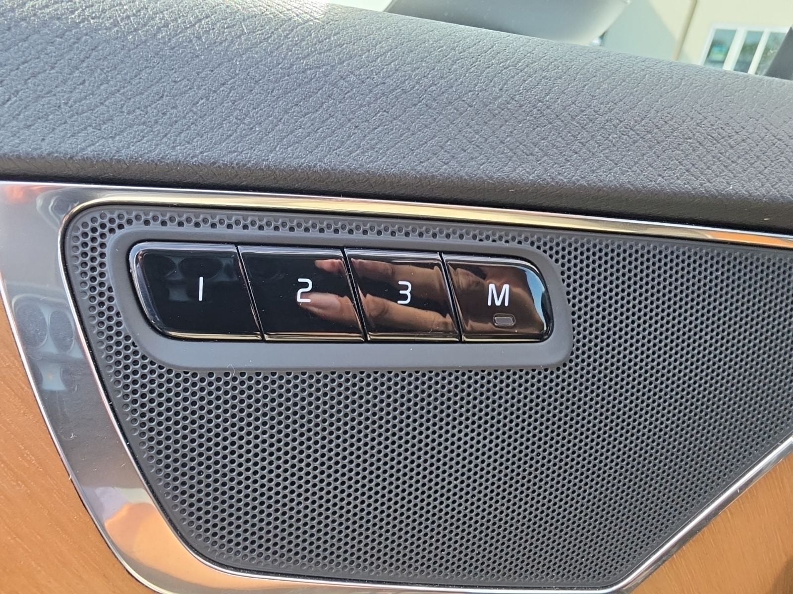 2023 Volvo XC90 B5 Plus