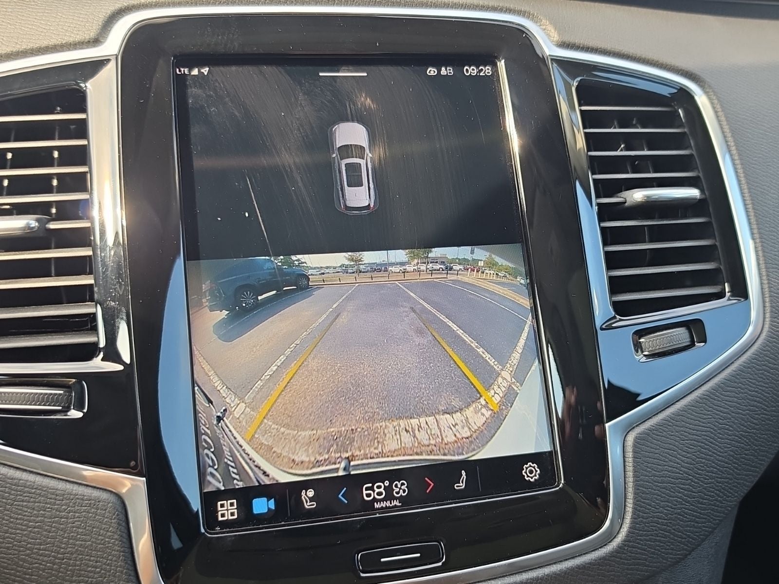 2023 Volvo XC90 B5 Plus
