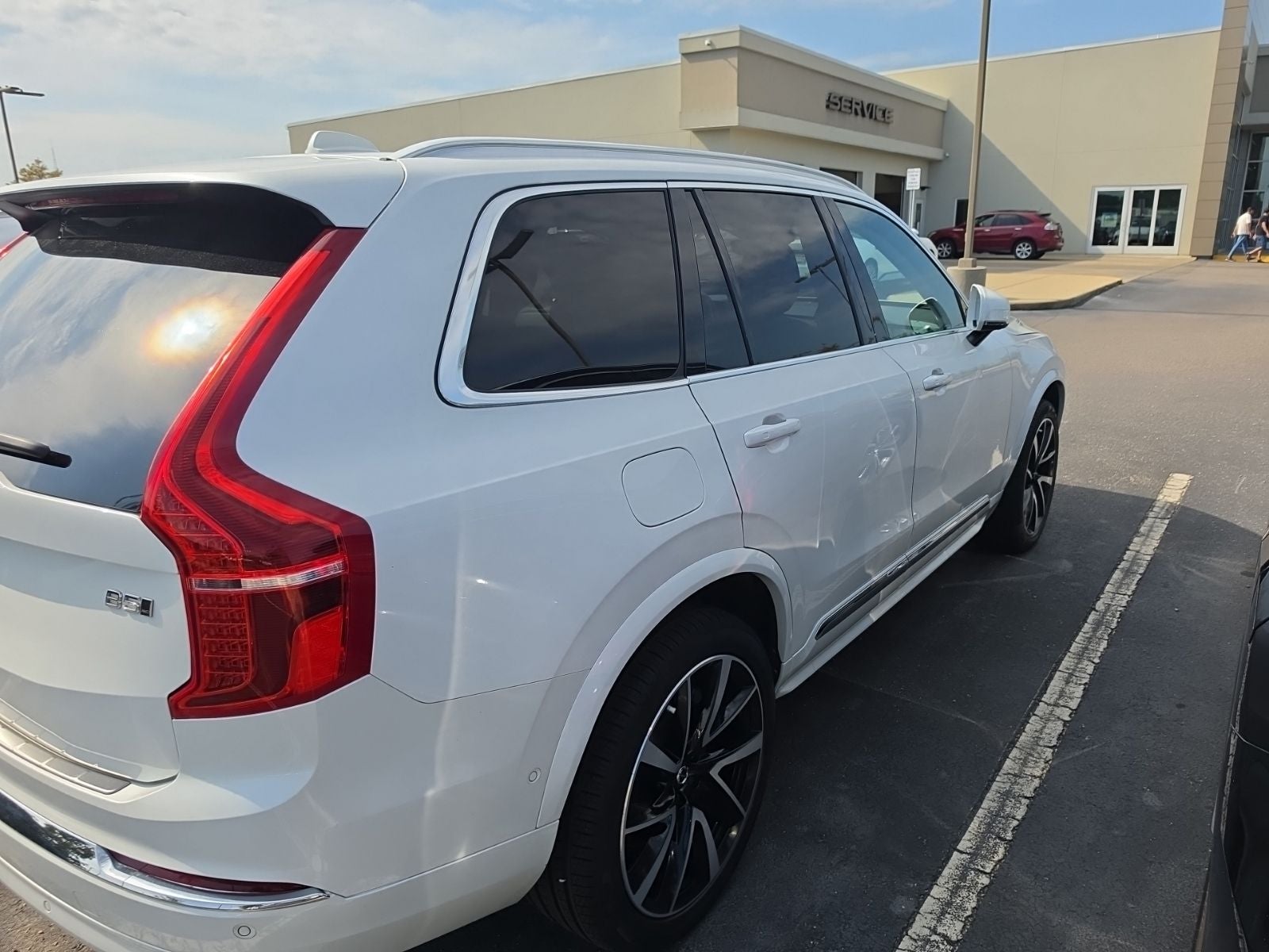 2023 Volvo XC90 B5 Plus